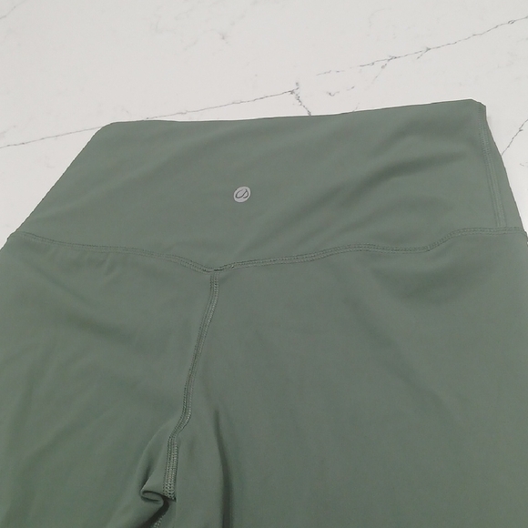 Green Activewear Set Gentle Used Sz Small - Picture 11 of 12